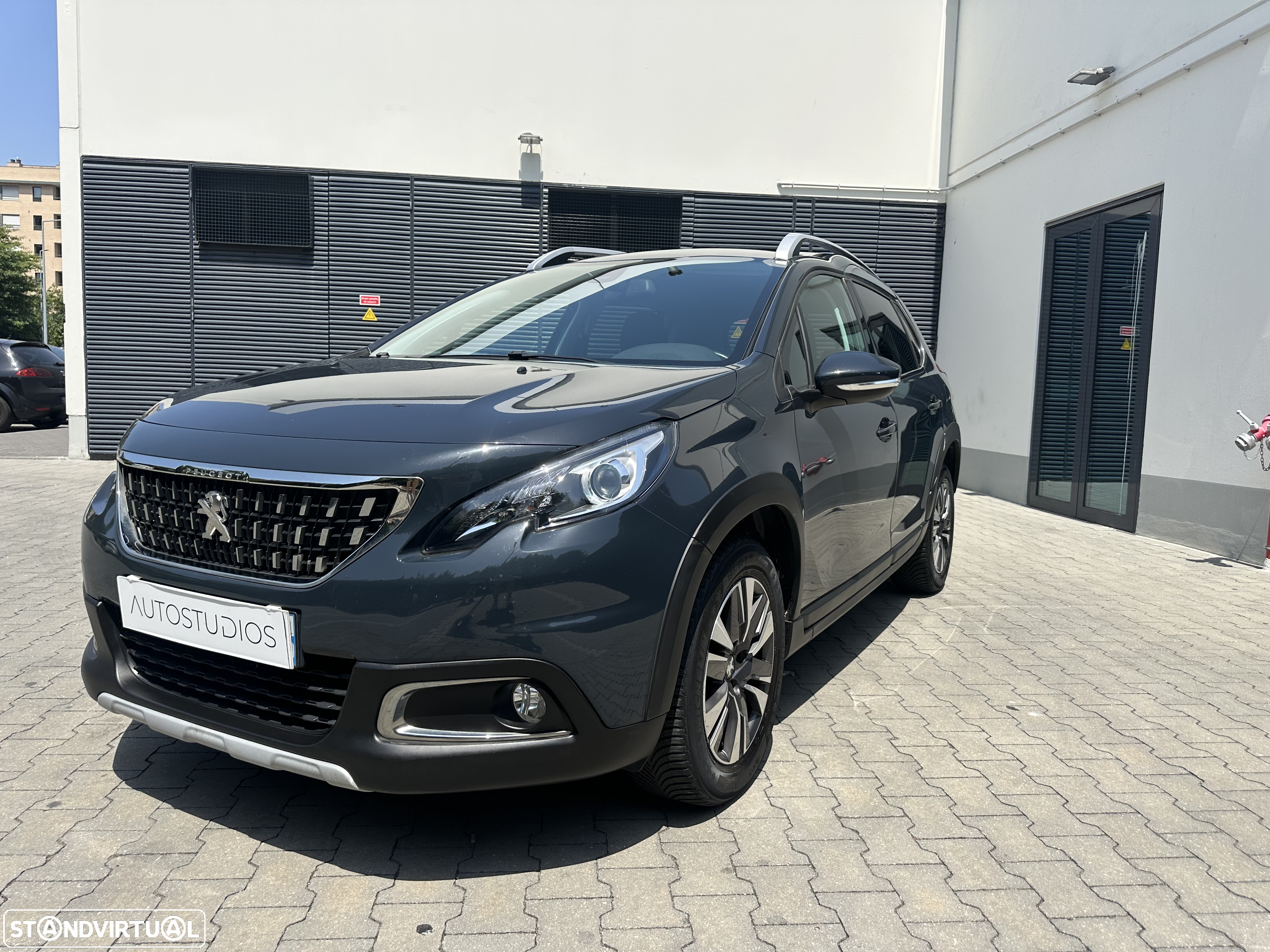 Peugeot 2008 1.2 PureTech Allure EAT6 - 5