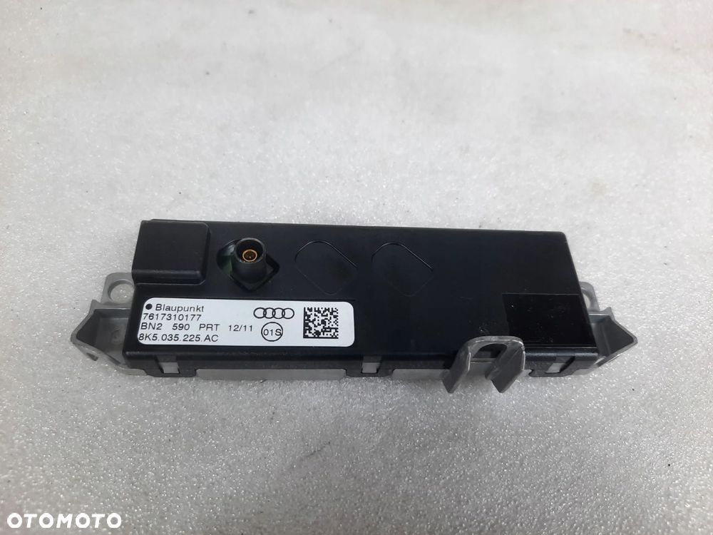 WZMACNIACZ ANTENOWY AUDI A4 B8 A5 8K5035225AC - 1