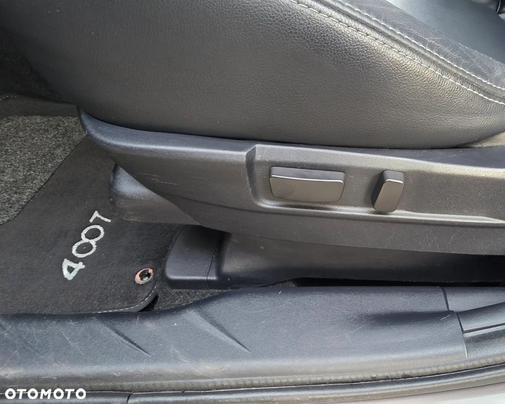 Peugeot 4007 - 19
