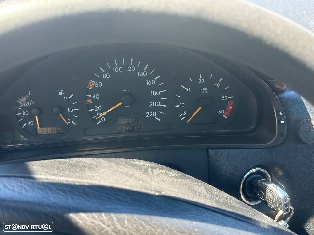 Mercedes-Benz E 200 - 11