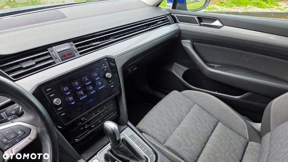 Volkswagen Passat Variant 2.0 TDI SCR DSG R-Line - 13