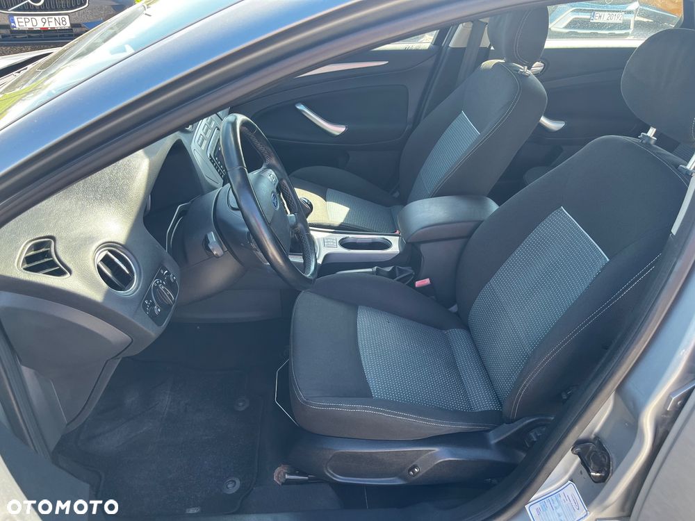 Ford Mondeo 2.0 TDCi Ambiente - 14