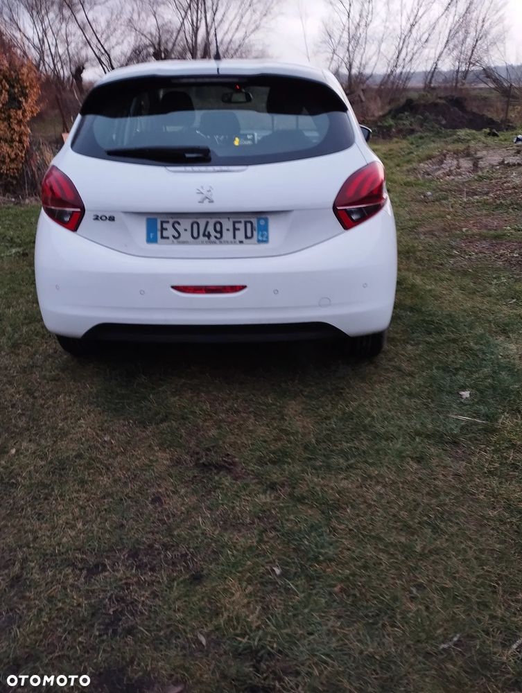 Peugeot 208 - 5