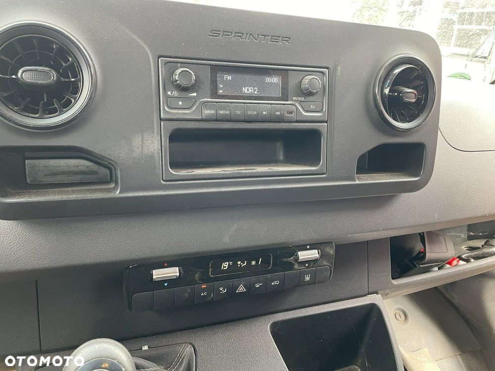 Mercedes-Benz Sprinter - 15