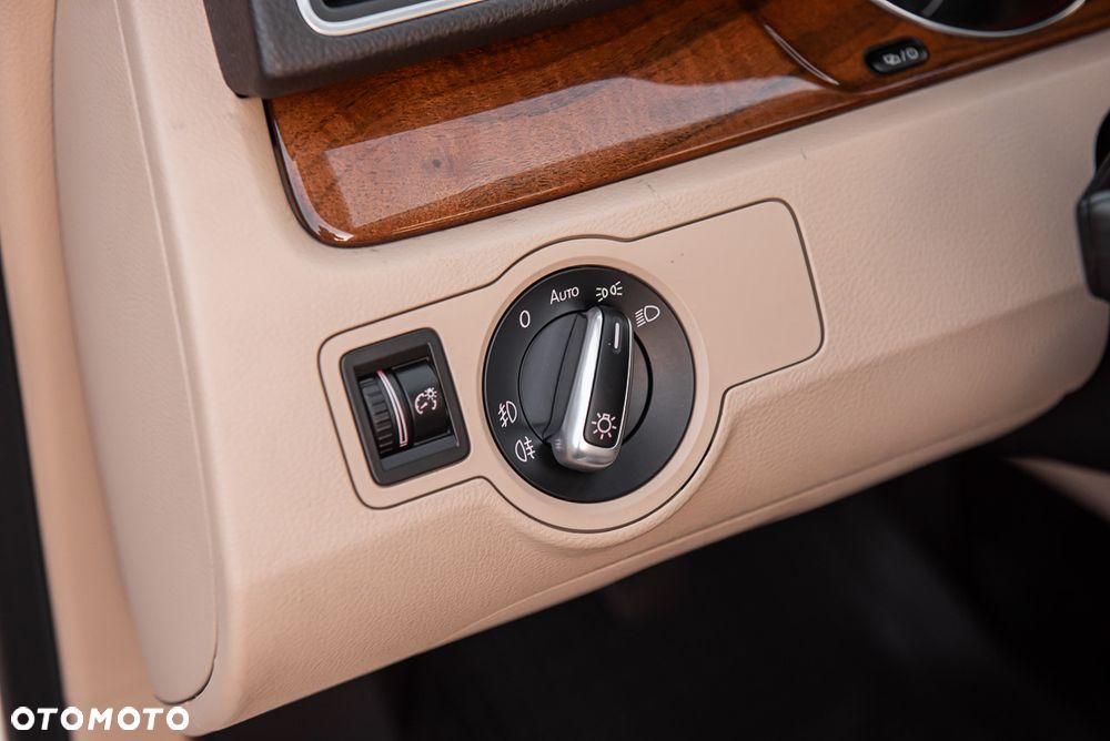 Volkswagen Passat Variant 1.4 TSI ACT (BlueMotion Technology) Highline - 20