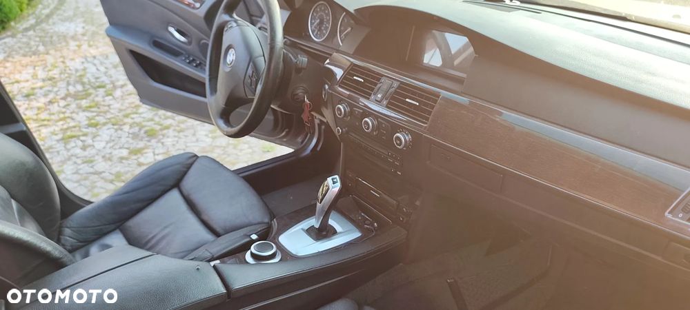 BMW Seria 5 550i - 9