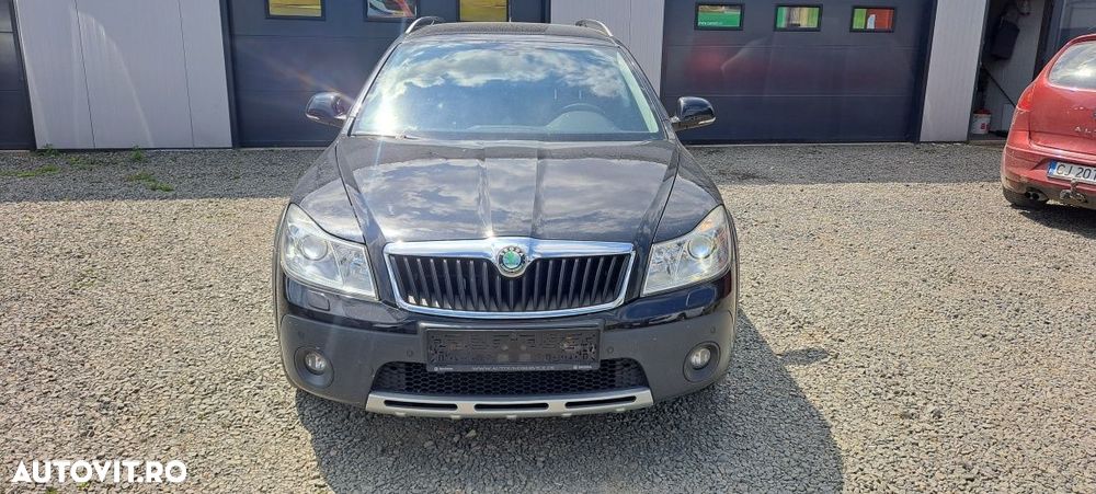 Faruri bi-xenon adaptiv Skoda Octavia facelift, Scout complete - 1