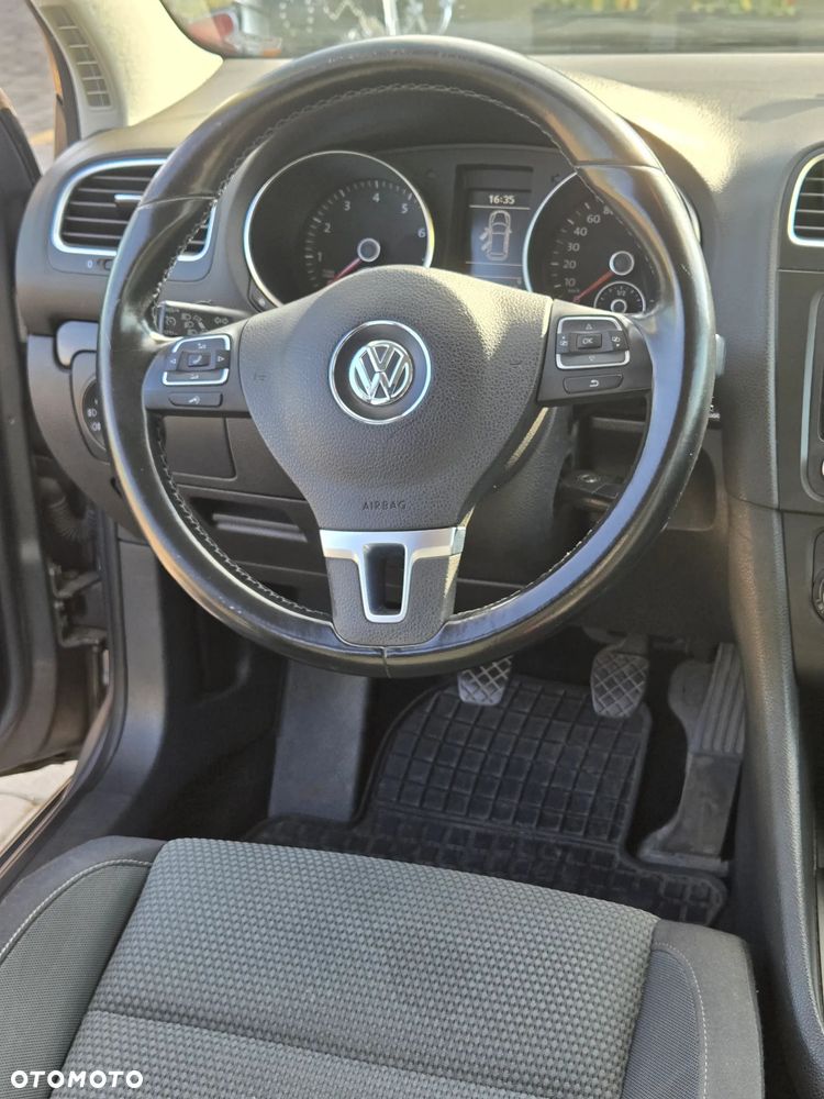 Volkswagen Golf - 8