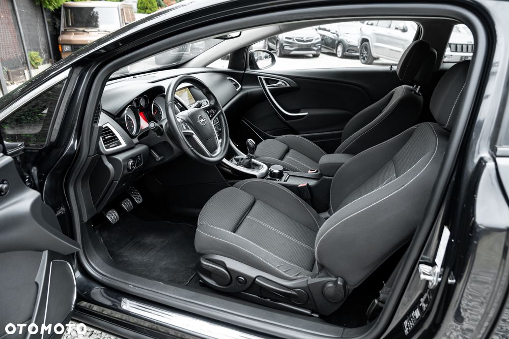 Opel Astra IV GTC 1.6 T Sport - 17