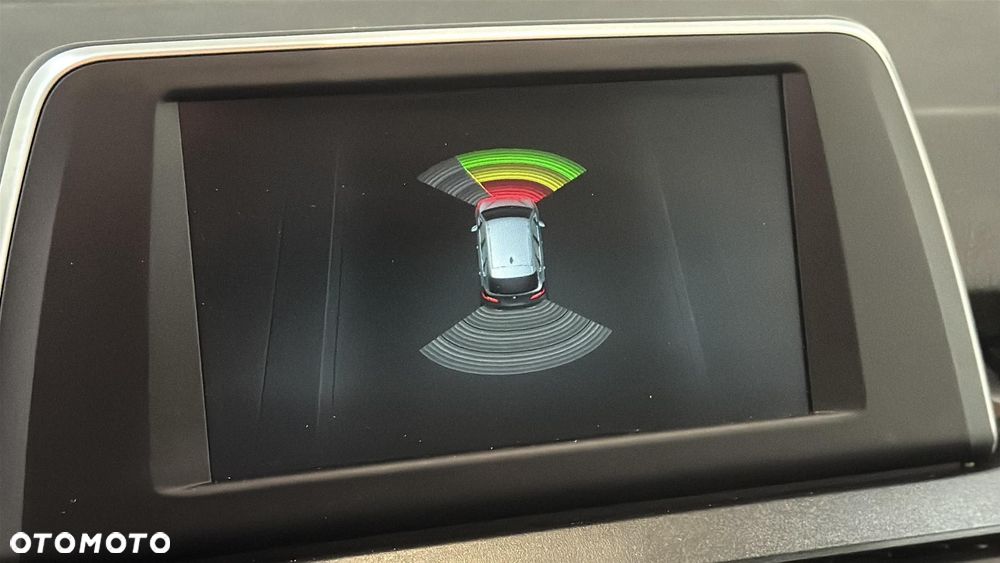 BMW Seria 2 218d - 29