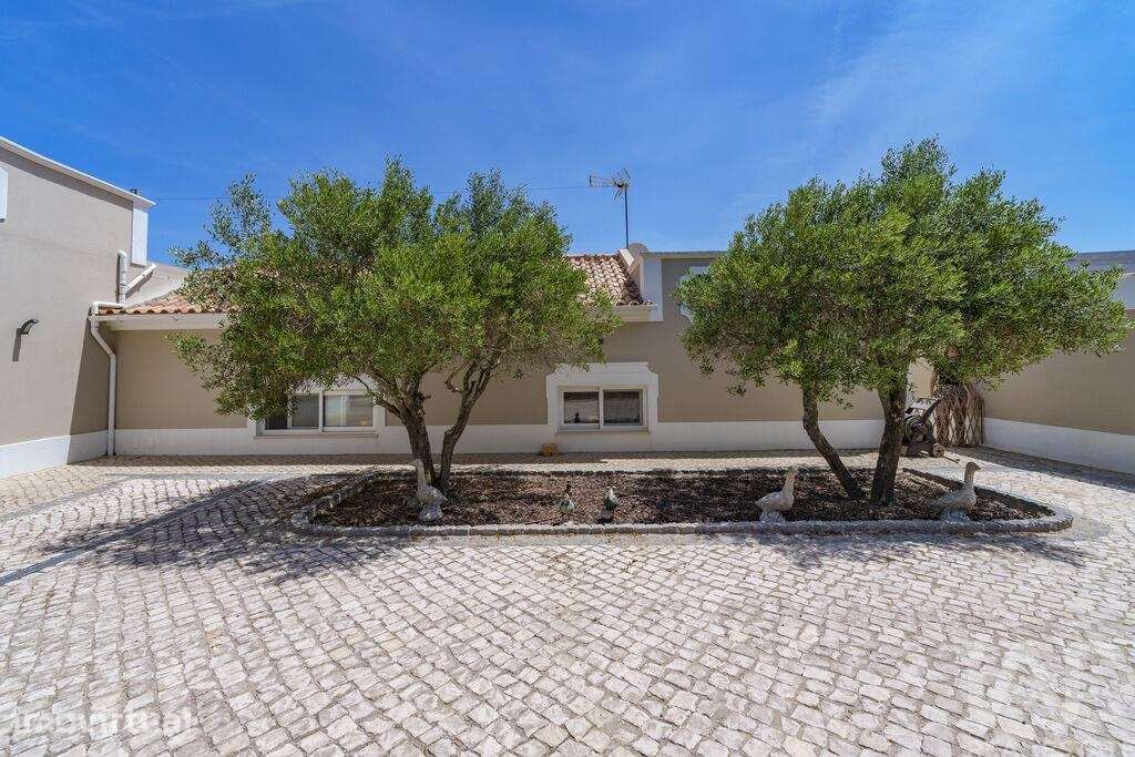 Casa / Villa T3 em Santa Bárbara de Nexe - Grande imagem: 4/37