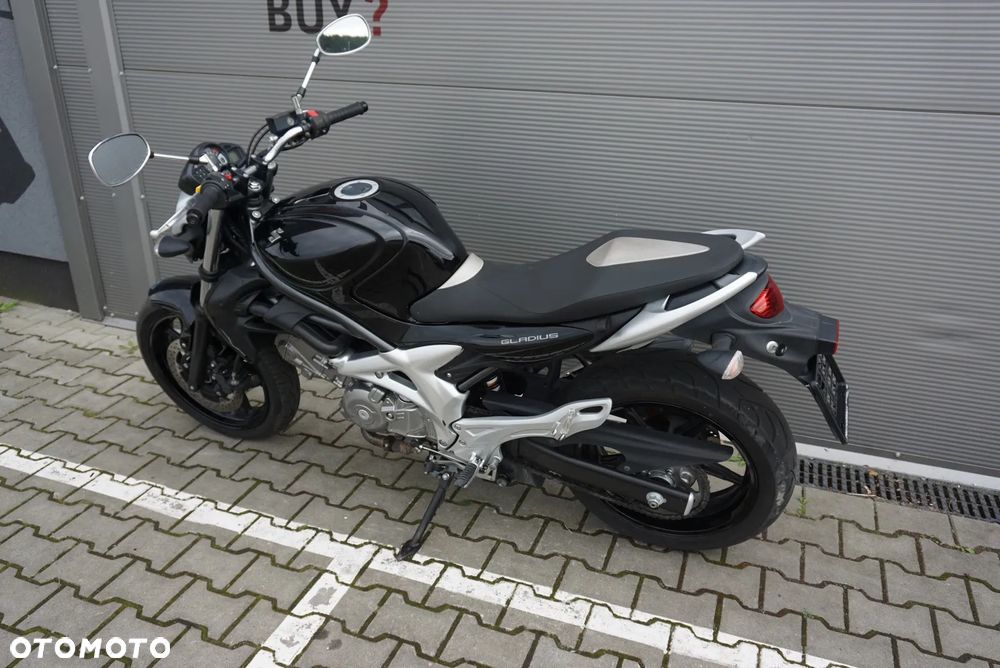 Suzuki Gladius - 9