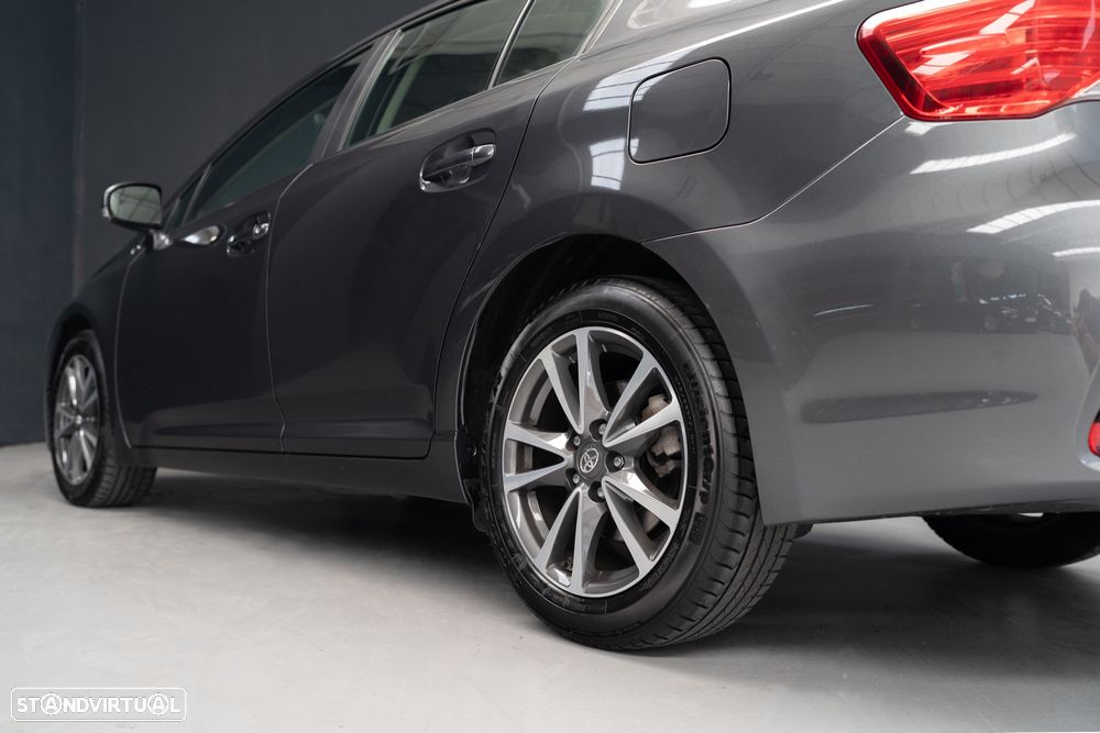 Toyota Avensis SD 2.0 D-4D Exclusive +Navi - 29