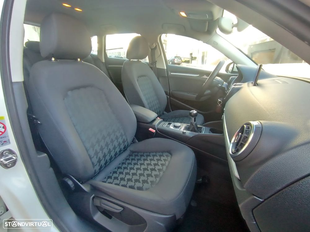Audi A3 Sportback 1.6 TDI Advance Ultra - 21