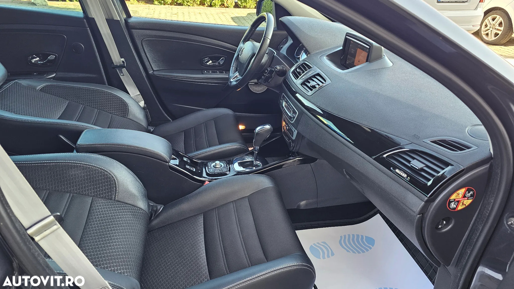 Renault Megane ENERGY TCe 130 EDC BOSE EDITION - 12