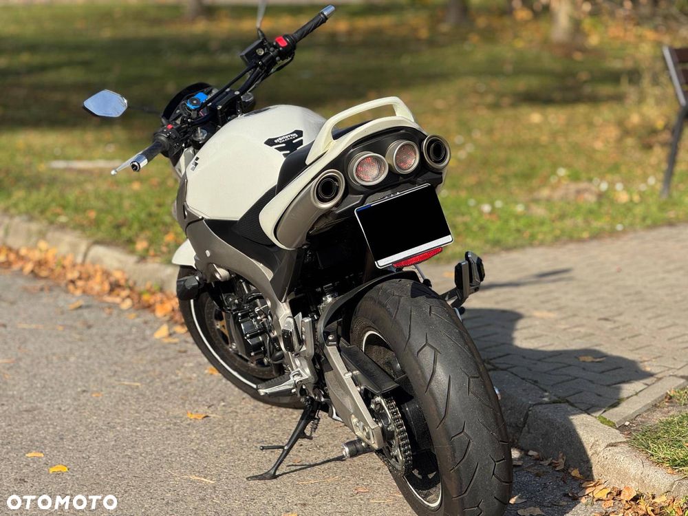 Suzuki GSR - 3