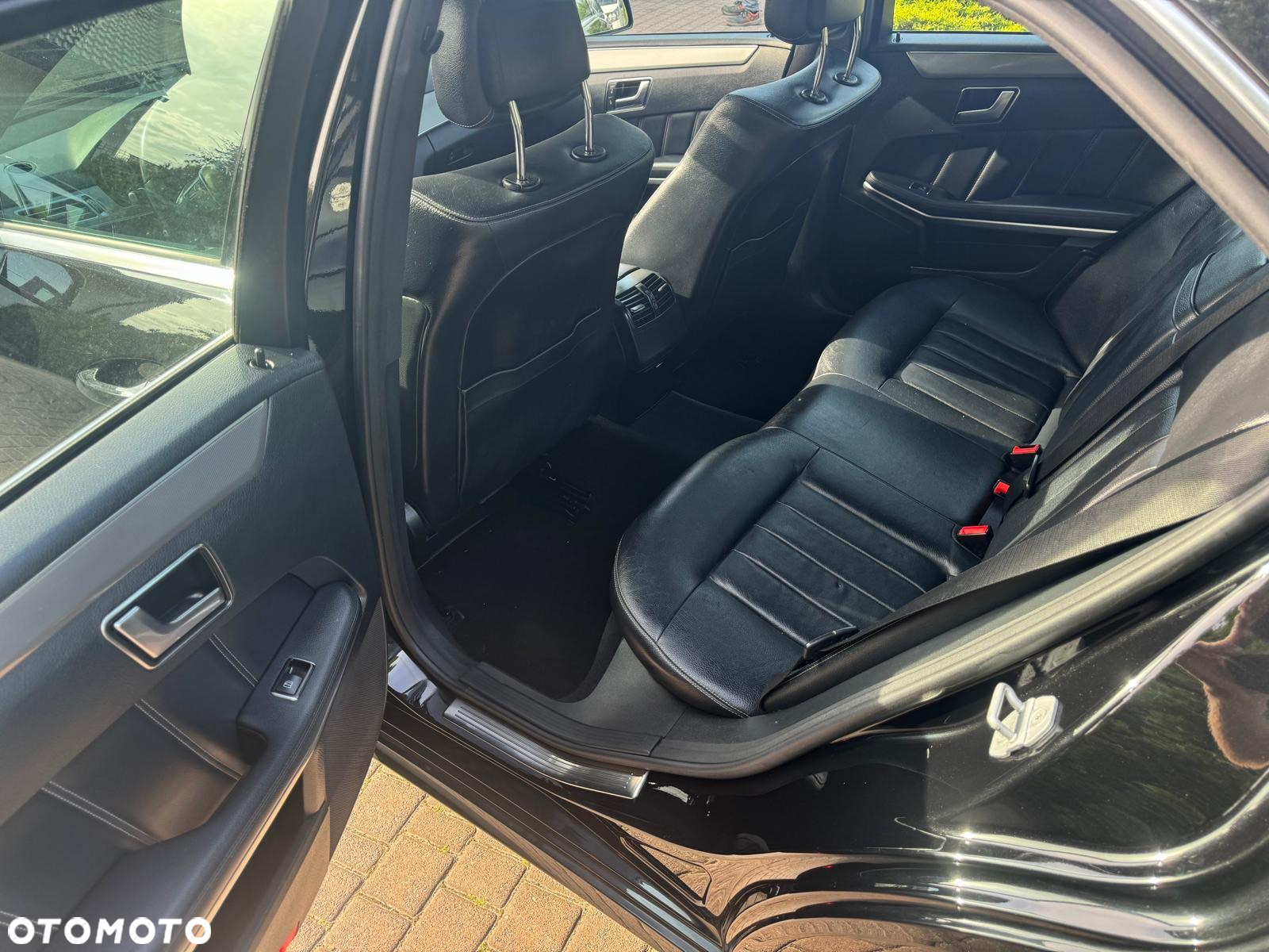 Mercedes-Benz Klasa E 200 CDI DPF BlueEFFICIENCY 7G-TRONIC Avantgarde - 29