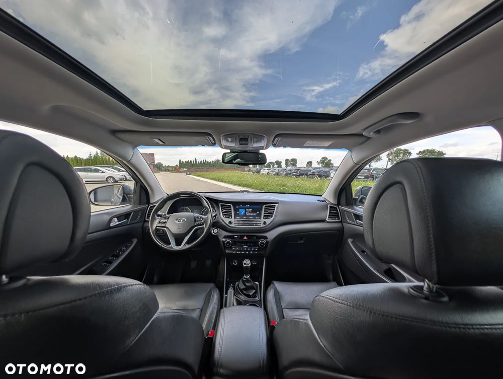 Hyundai Tucson 1.7 CRDI BlueDrive Style 2WD - 24