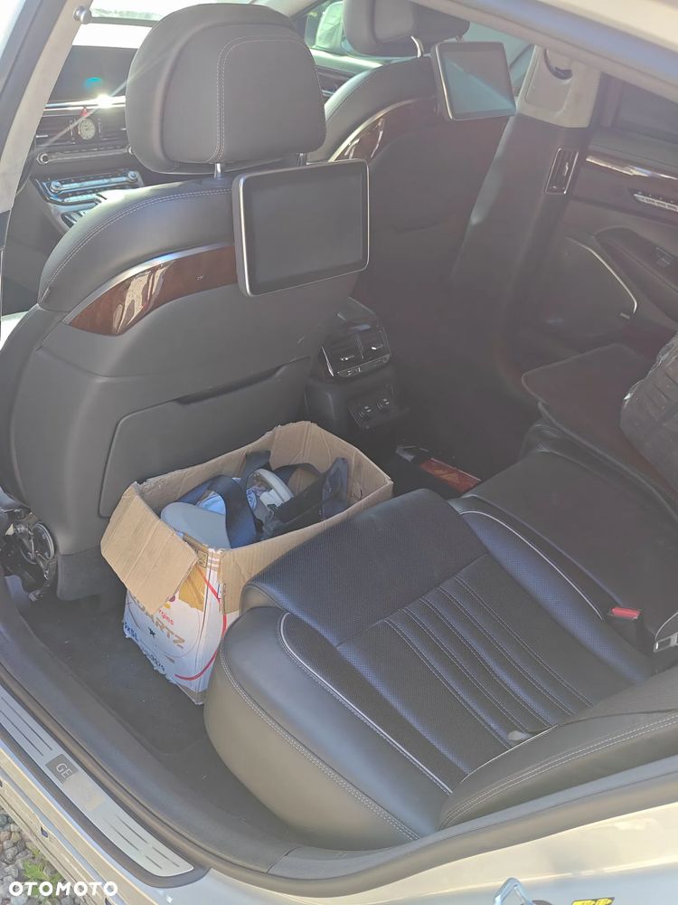 Genesis G90 - 16