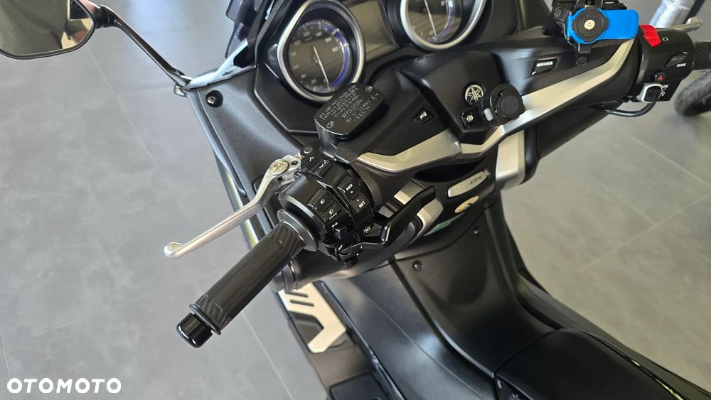 Yamaha Tmax - 18