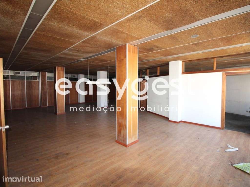 Loja em Coimbra junto à Avenida Sá da Bandeira com 550m2 - Grande imagem: 2/7