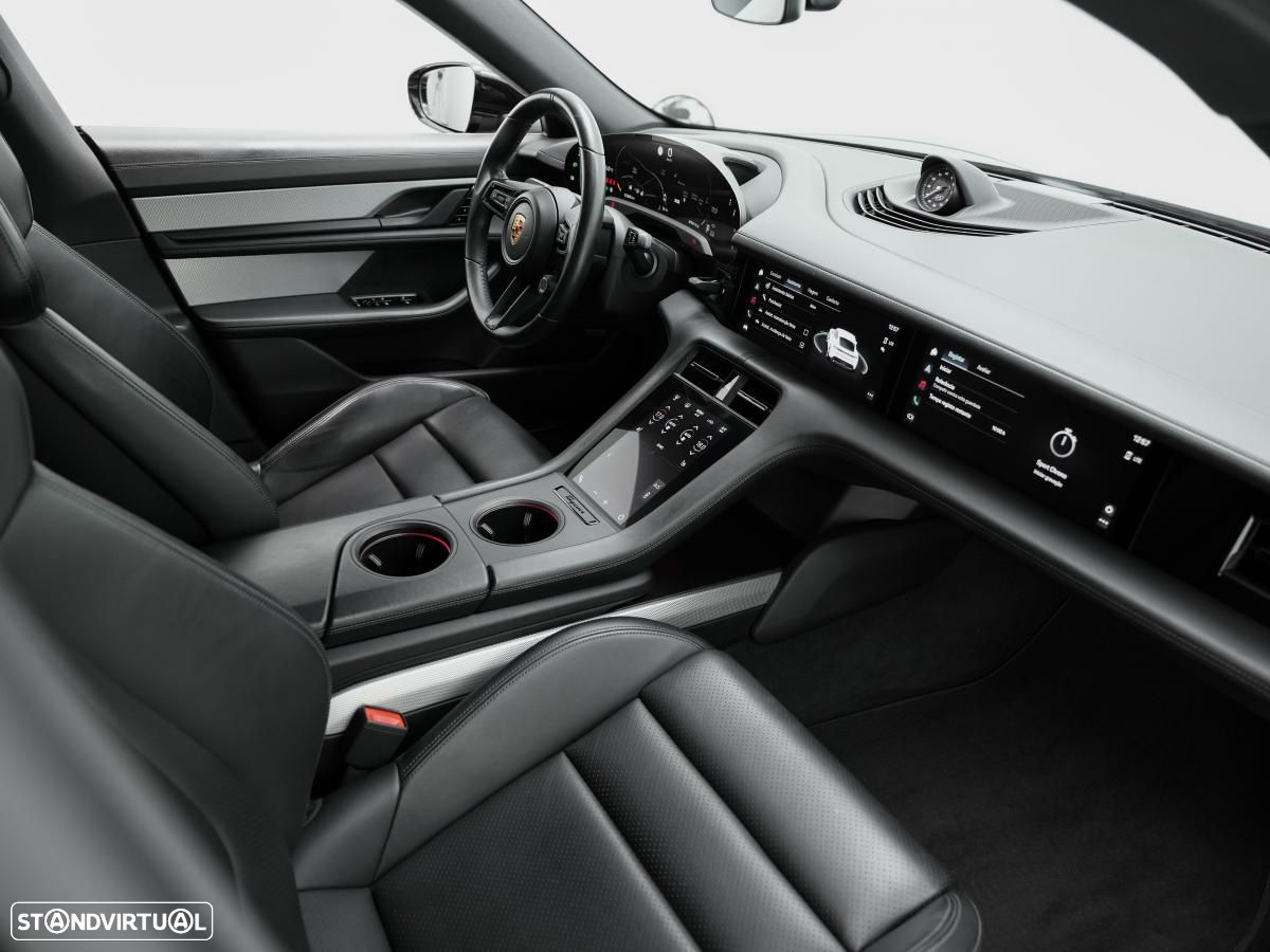 Porsche Taycan 4S - 11
