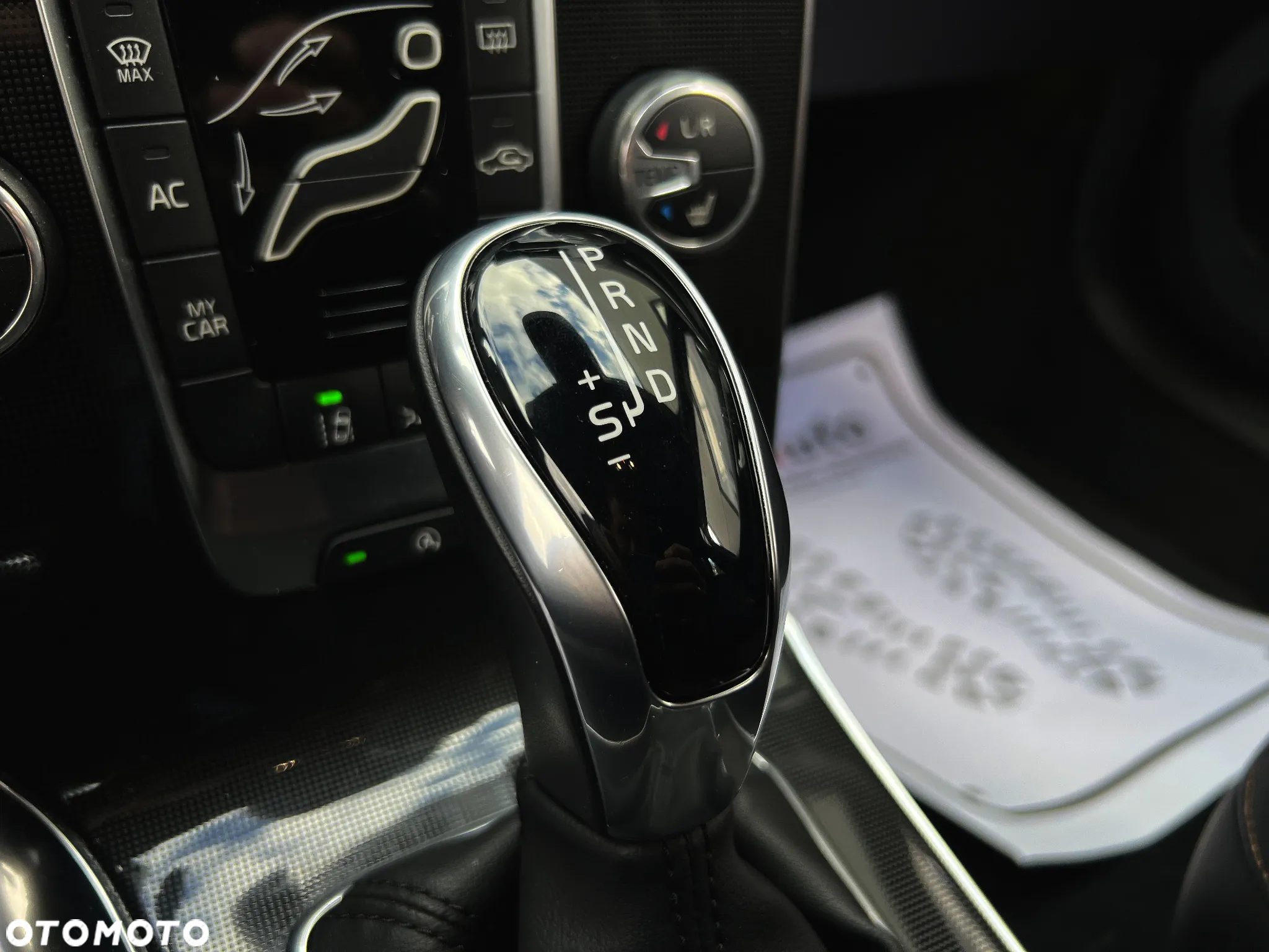 Volvo V40 Cross Country D4 Geartronic Momentum - 31