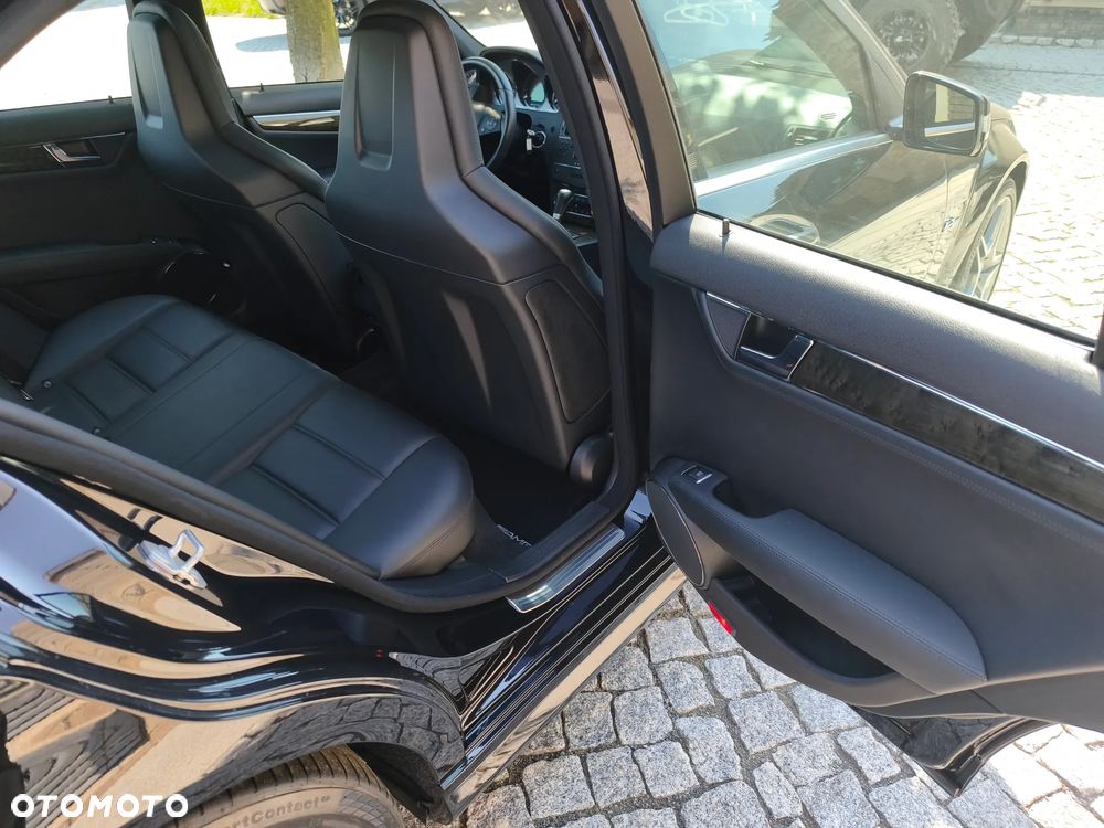 Mercedes-Benz Klasa C 63 AMG - 22