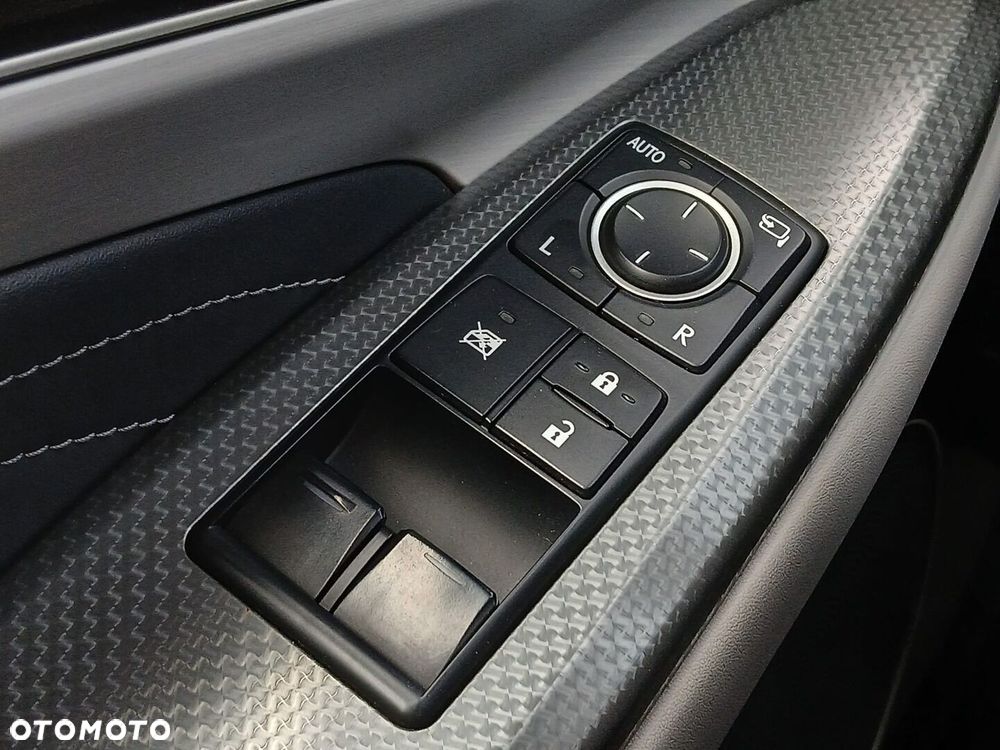 Lexus RC 200t / 300 F Sport - 36