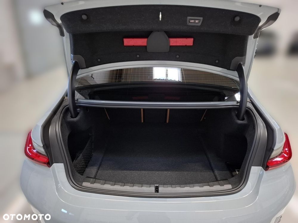 BMW Seria 3 318i - 7