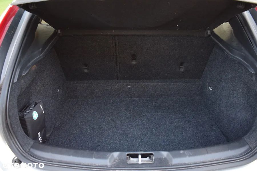 Volvo V40 D3 Momentum - 9