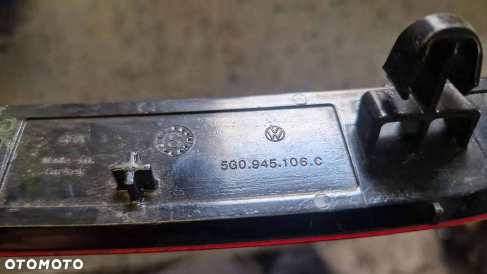 VOLKSWAGEN GOLF VII  ODBLASK ZDERZAKA TYŁ PRAWY 5G0945106C - 3
