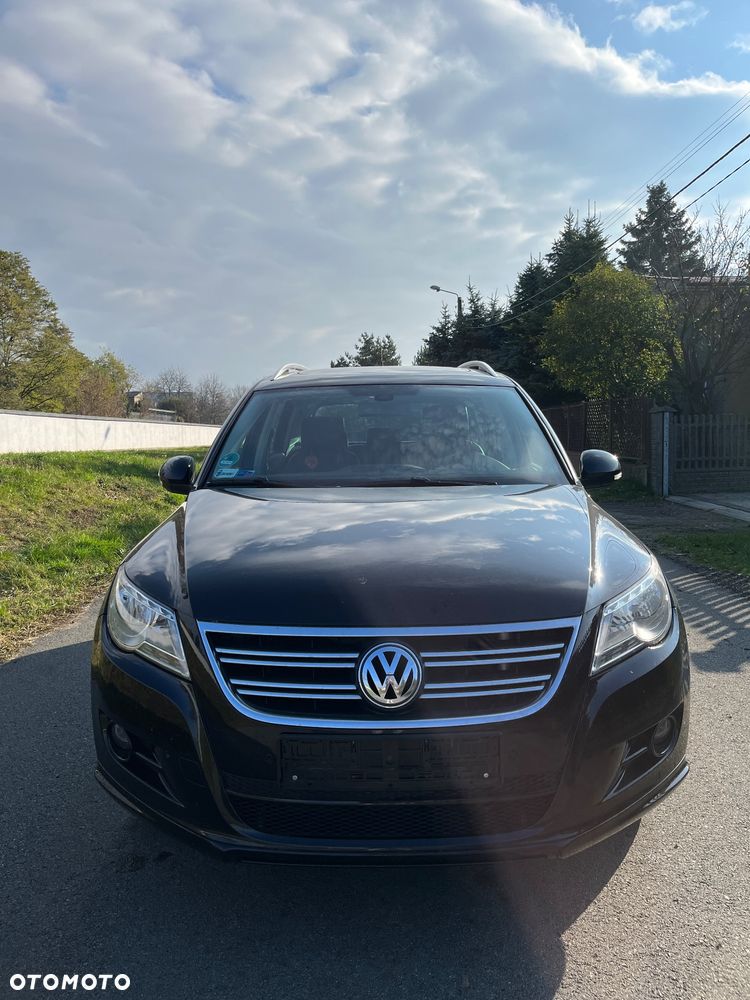 Volkswagen Tiguan - 1