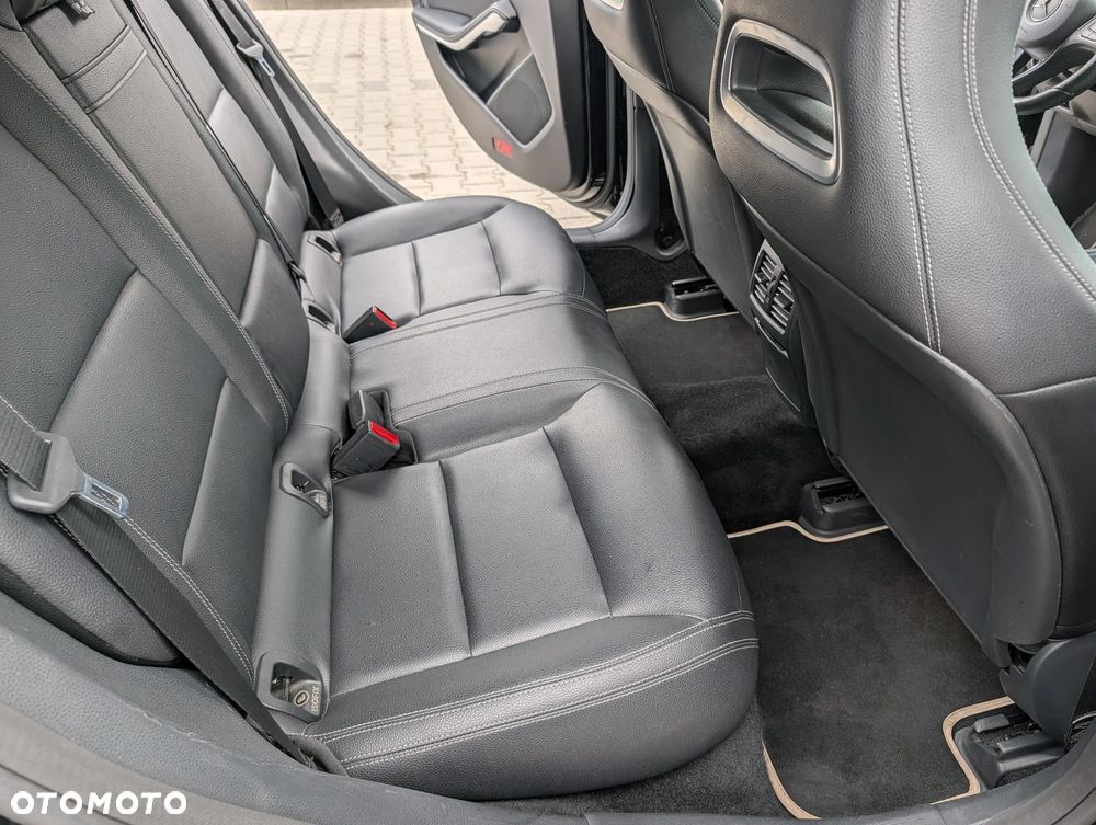 Mercedes-Benz CLA 250 4-Matic - 8