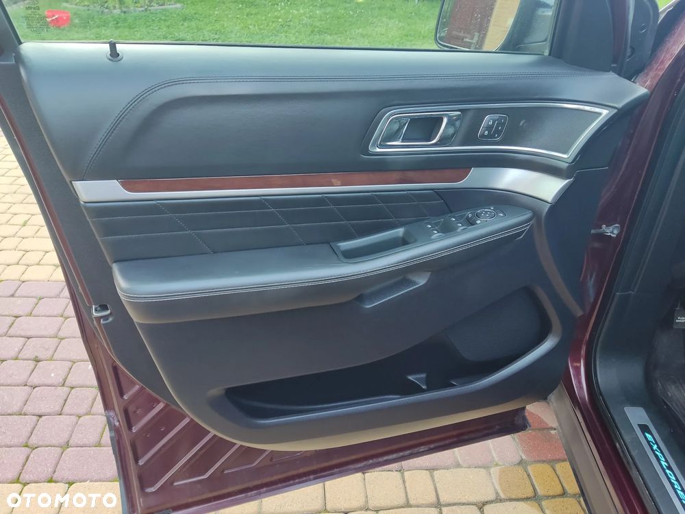 Ford Explorer - 22