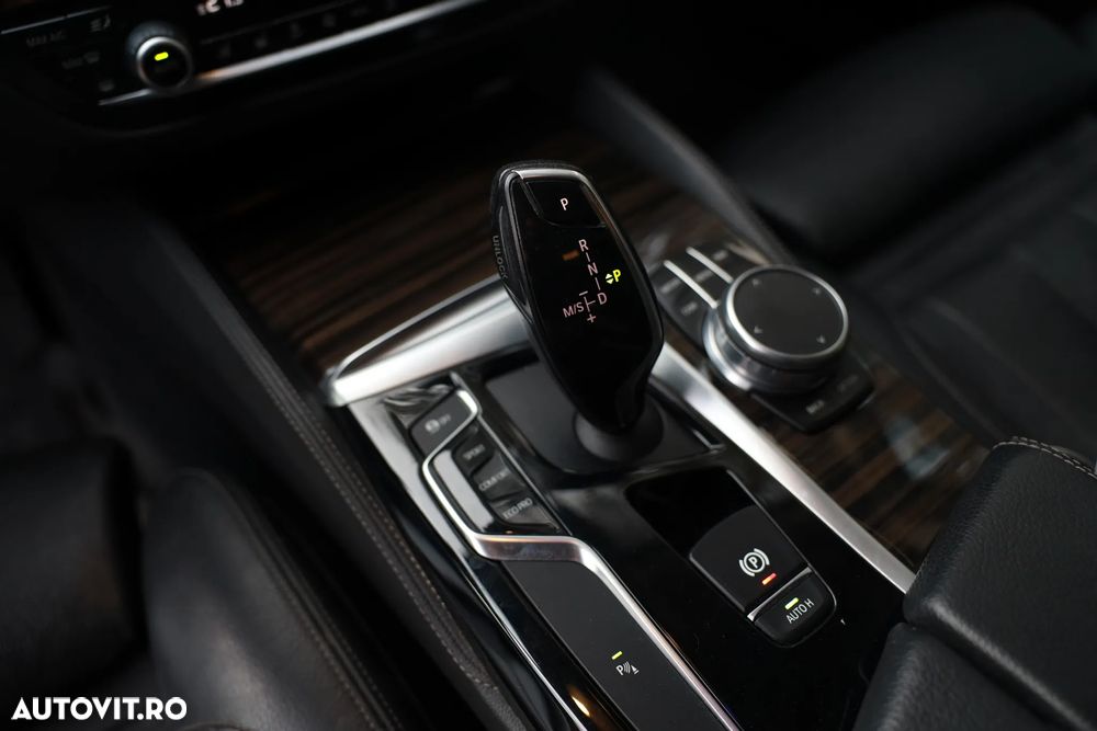 BMW Seria 5 520d Aut. Luxury Line - 13