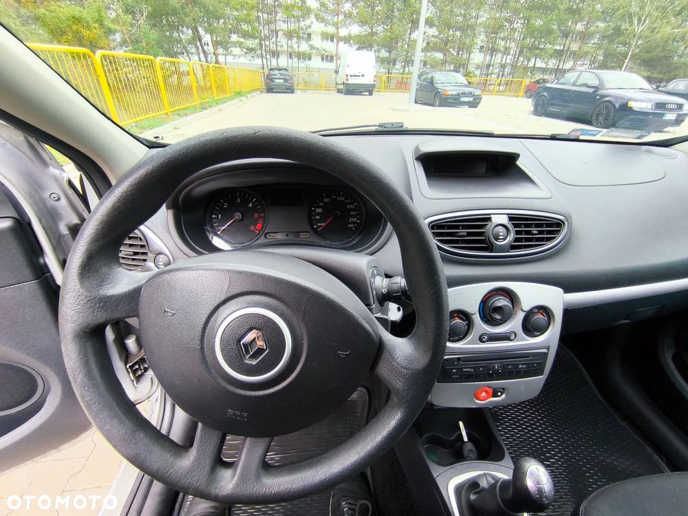 Renault Clio 1.5 dCi Authentique - 11