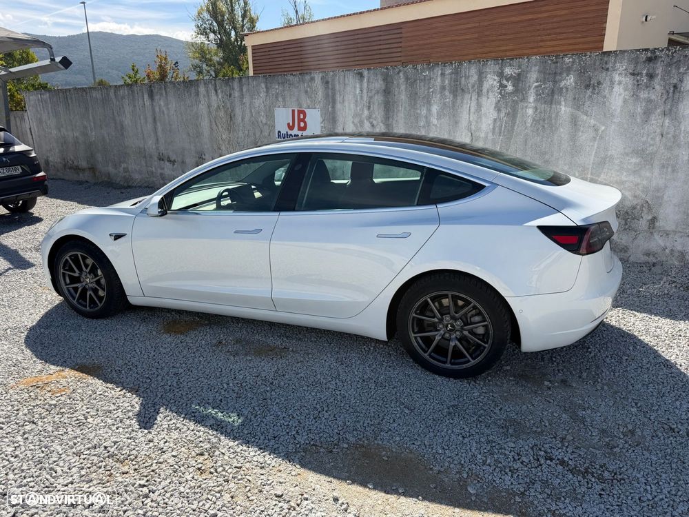 Tesla Model 3 - 4