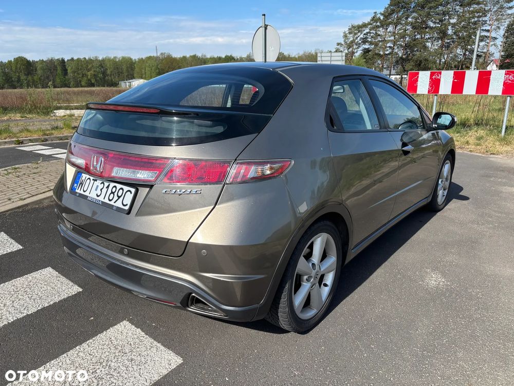 Honda Civic 1.8 Executive - 4