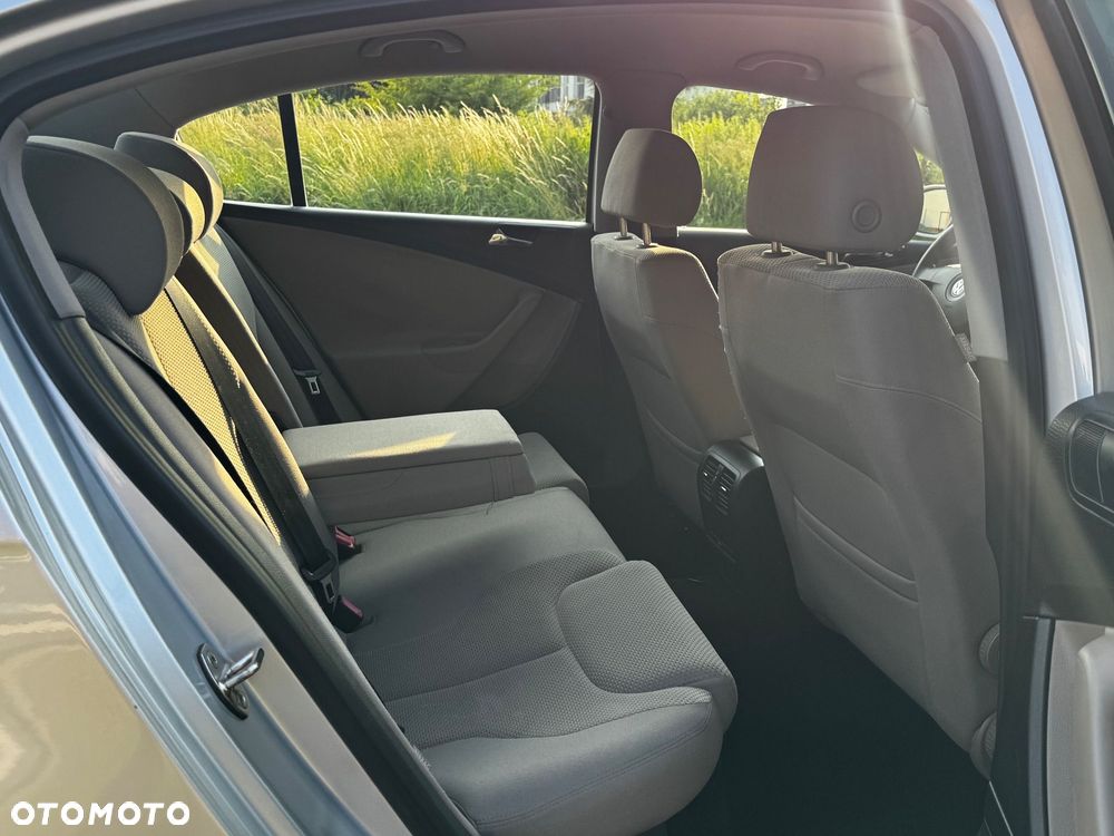 Volkswagen Passat 1.6 FSI Highline - 20