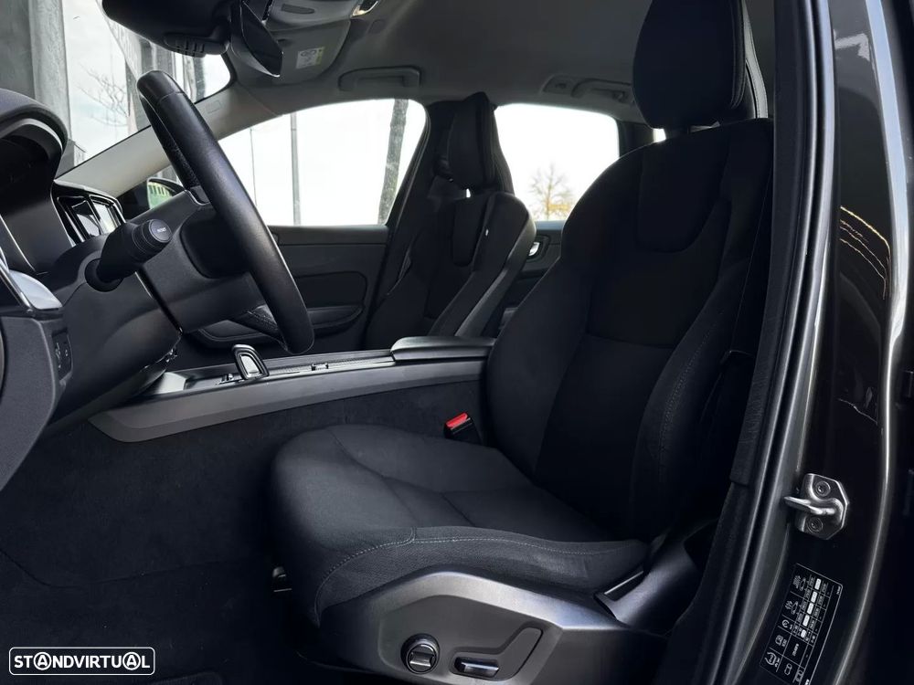 Volvo XC 60 2.0 B4 Momentum Plus - 29