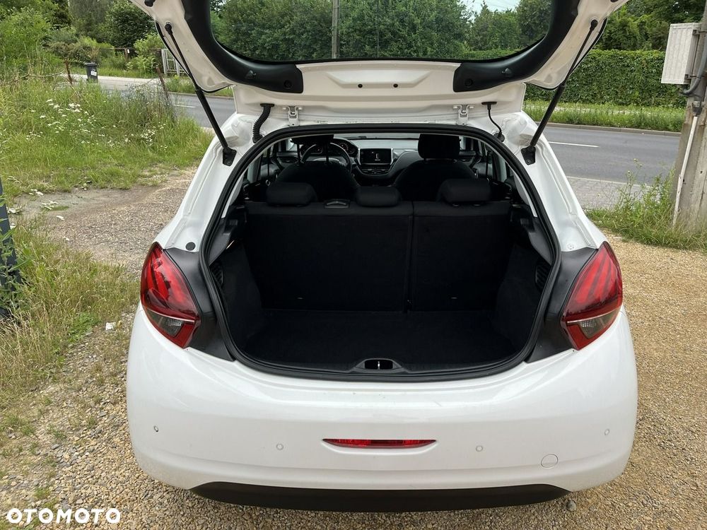 Peugeot 208 - 17