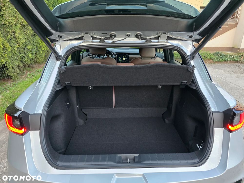 Lexus LBX FWD Original Edition - 23