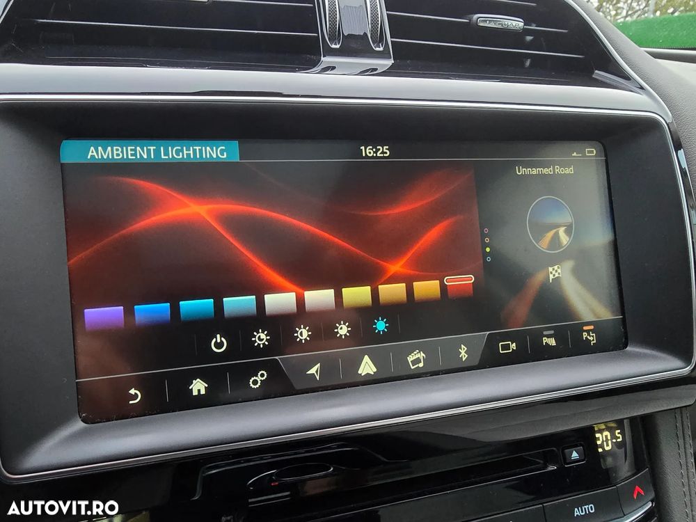 Jaguar F-Pace 30t AWD Portfolio - 40