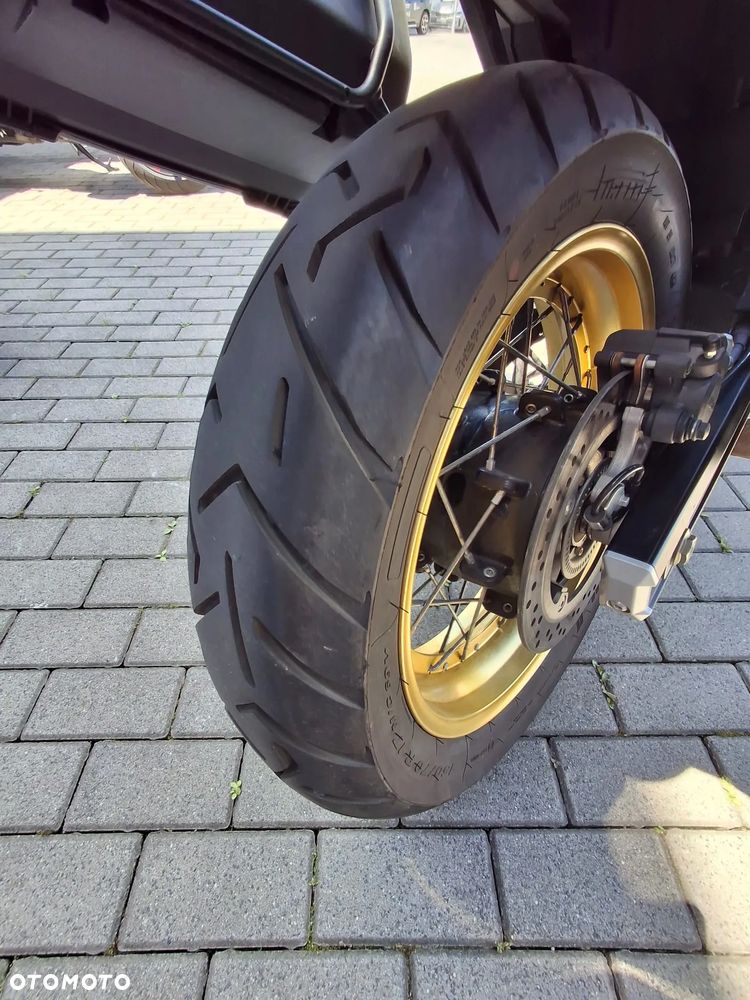 Suzuki V-STROM - 8