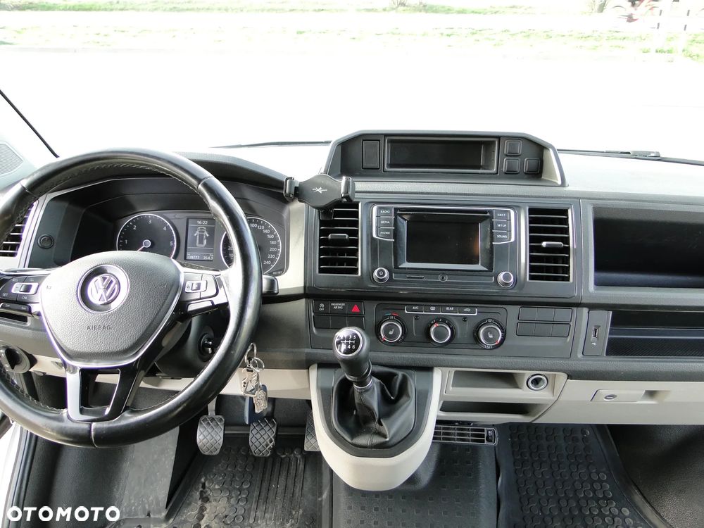 Volkswagen Caravelle - 16