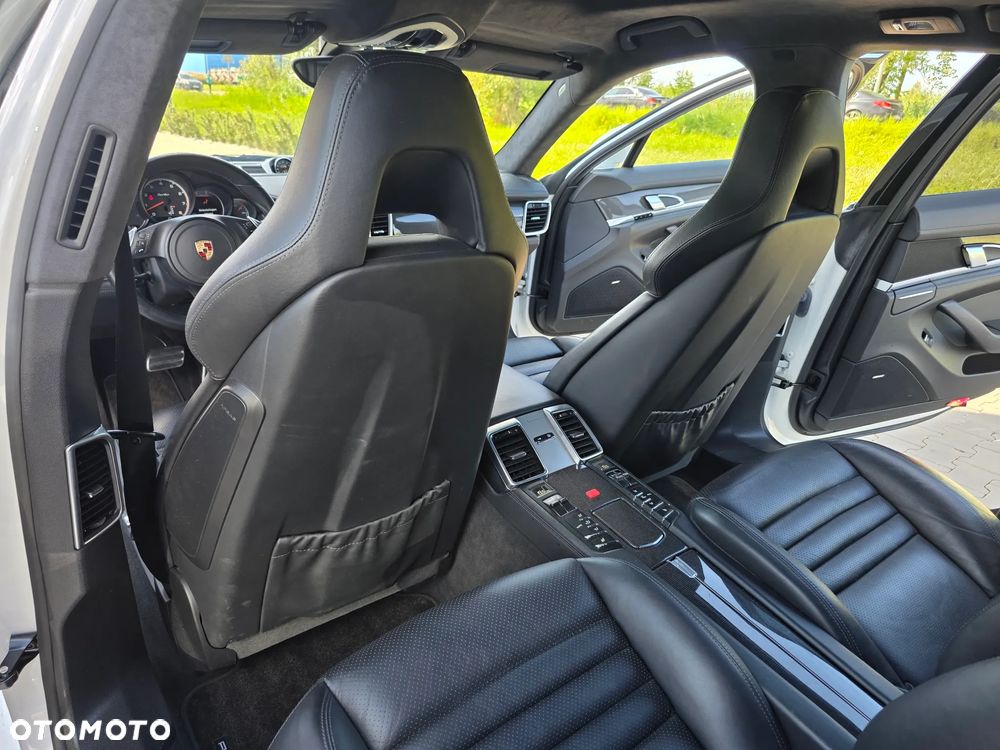 Porsche Panamera Turbo - 27