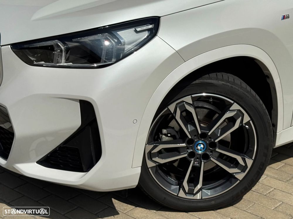 BMW iX1 xDrive30 M Sport Pack - 7