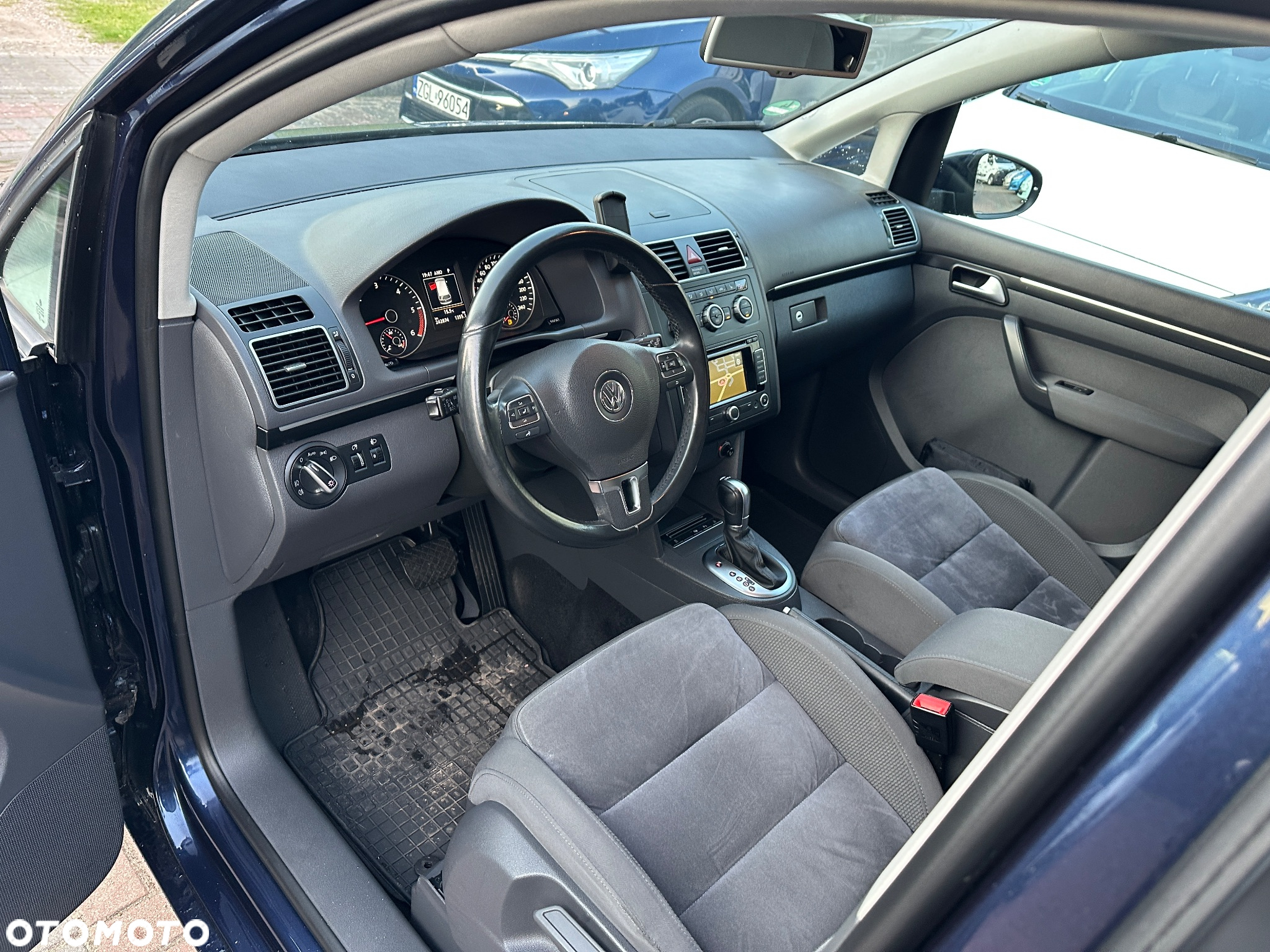 Volkswagen Touran 2.0 TDI DPF Highline DSG - 16
