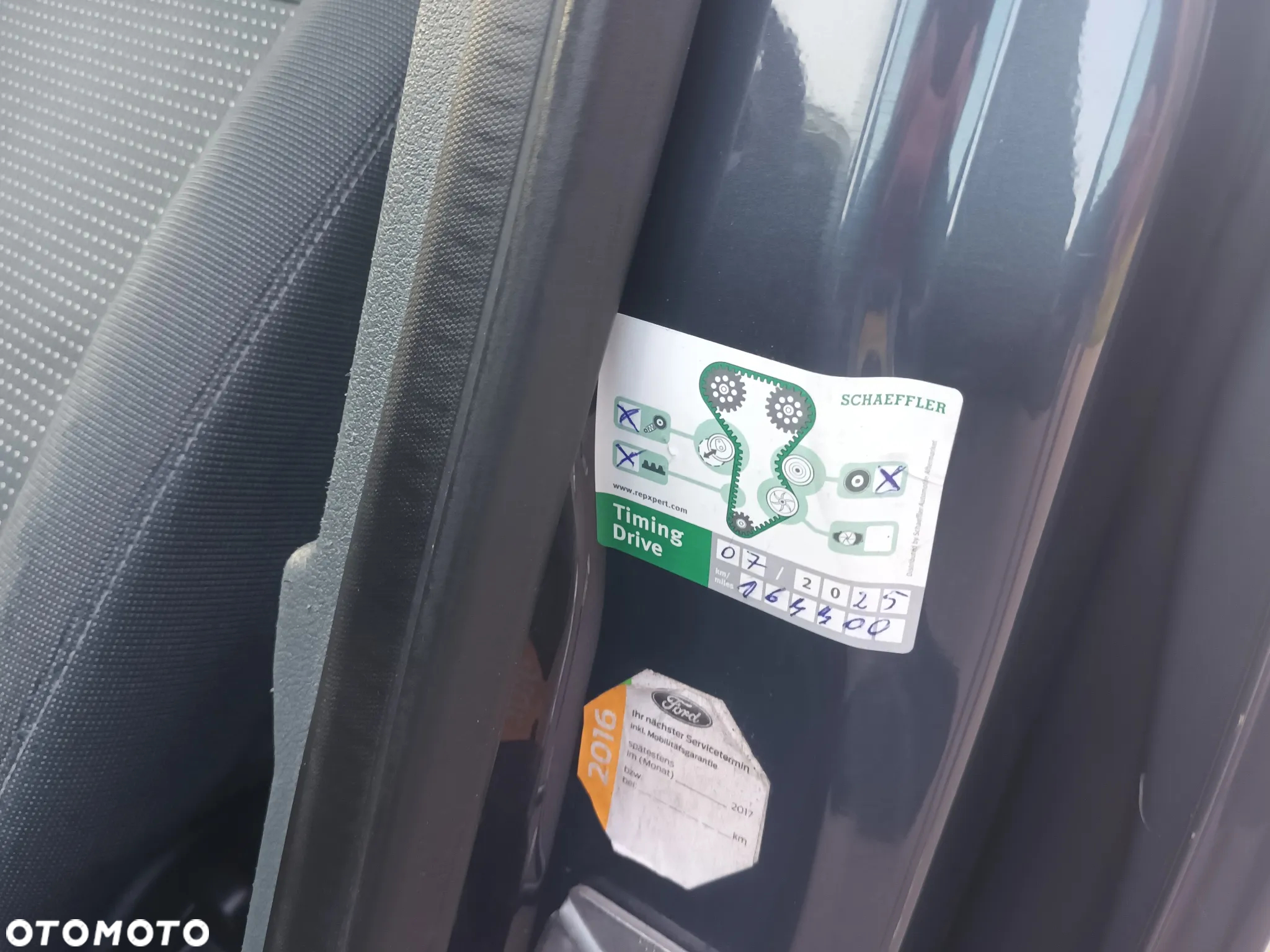Ford Grand C-MAX - 36